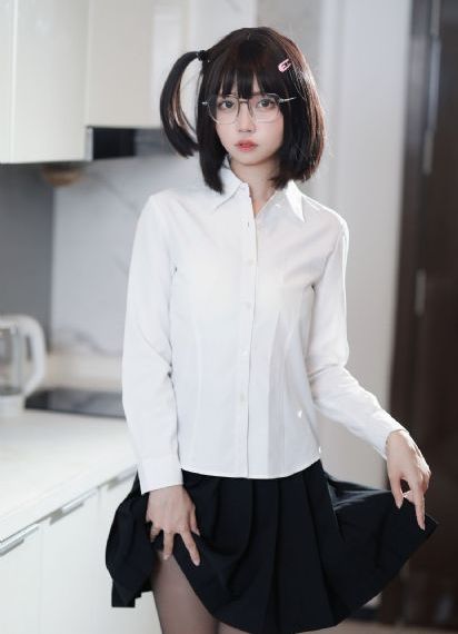 韩剧《她很漂亮》